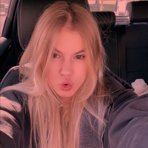 Meet your Posher, Mikayla - Picture 2 of 2